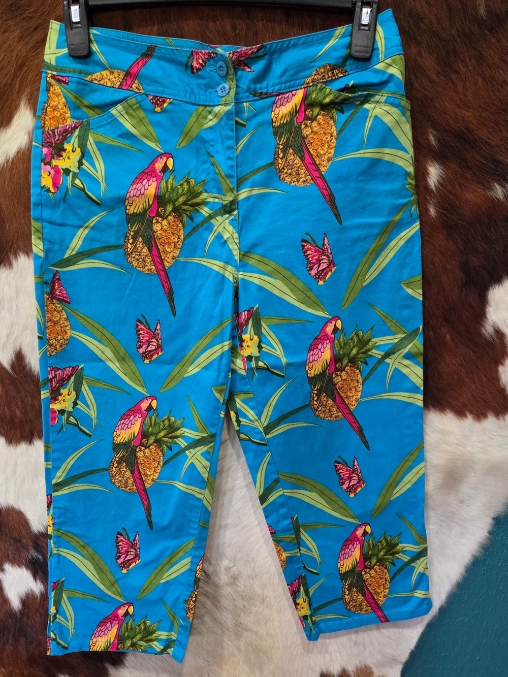 bill blass Blue Tropical Parrot Capri Pants